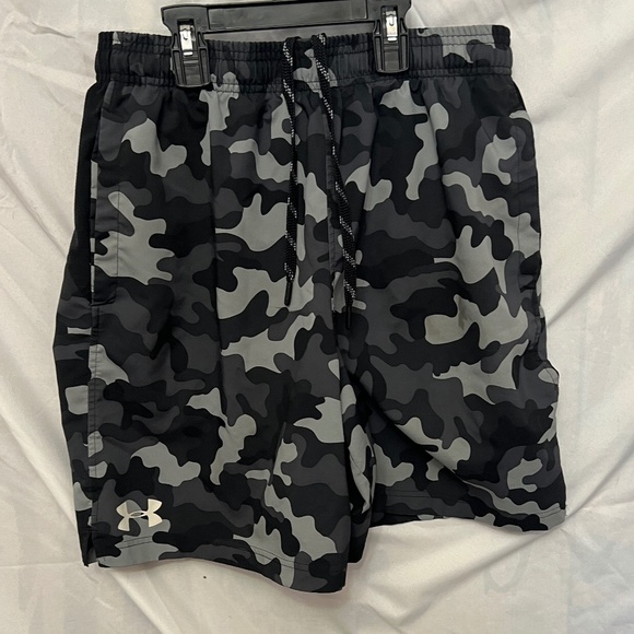 Men‘s size Medium Under Armour loose fit heat gear shorts - Picture 1 of 3